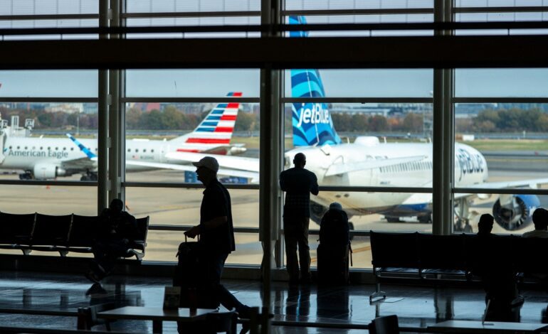 El cierre del Gobierno de Trump deja más de 1.700 vuelos cancelados y suspende los pagos de ayuda de alimentos