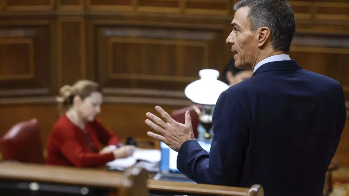 Feijóo culpa a Sánchez de "alcantarillado" de Ferraz y el presidente le reprocha "año aplaudiendo" hacia Mazon