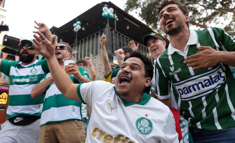 Muere un aficionado del Palmeiras tras caerse de un autobús descapotable antes de la final de la Libertadores