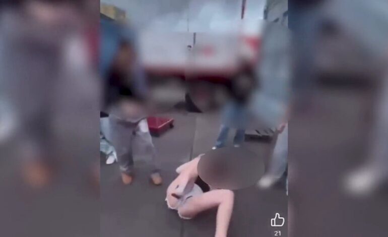 Un grupo de jóvenes en La Palma agrede brutalmente a una menor, graban la pelea y lo suben a redes
