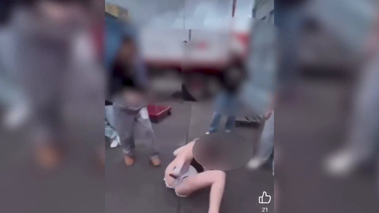 Un grupo de jóvenes en La Palma agrede brutalmente a una menor, graban la pelea y lo suben a redes