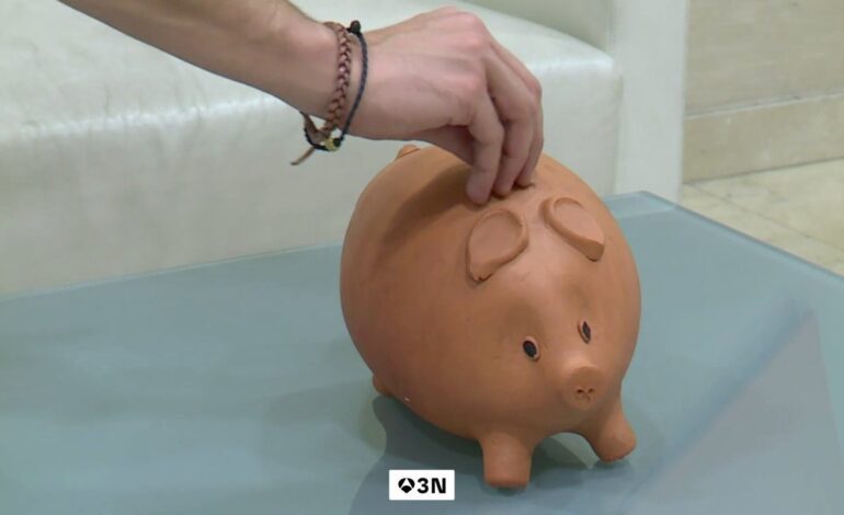 El ahorro cae en España mientras crece en Europa, baja al 12,4% y se estanca desde 2023