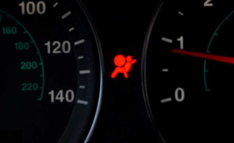 Se ha encendido la luz del airbag, ¿qué se puede hacer para solucionarlo?