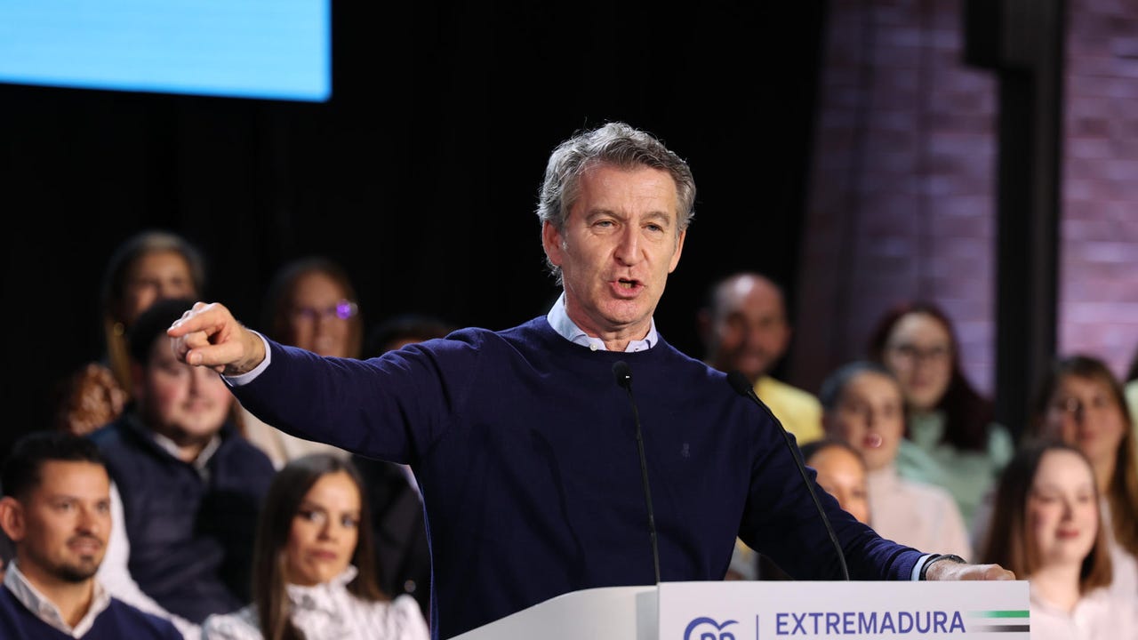 Feijóo acusa al PSOE de «dividir, improvisar y manchar» y afirma que Sánchez está «corrompiendo las instituciones»