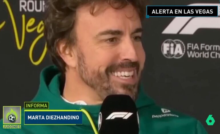 el único que sonríe es Fernando Alonso
