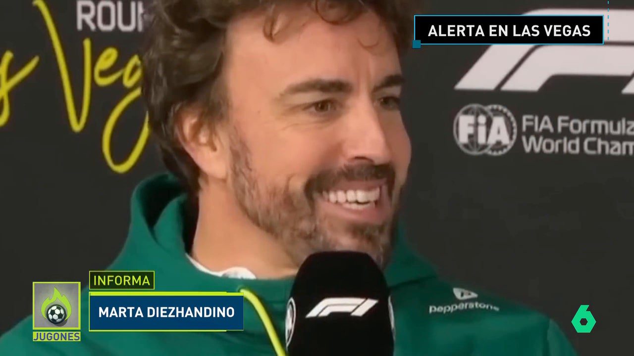el único que sonríe es Fernando Alonso