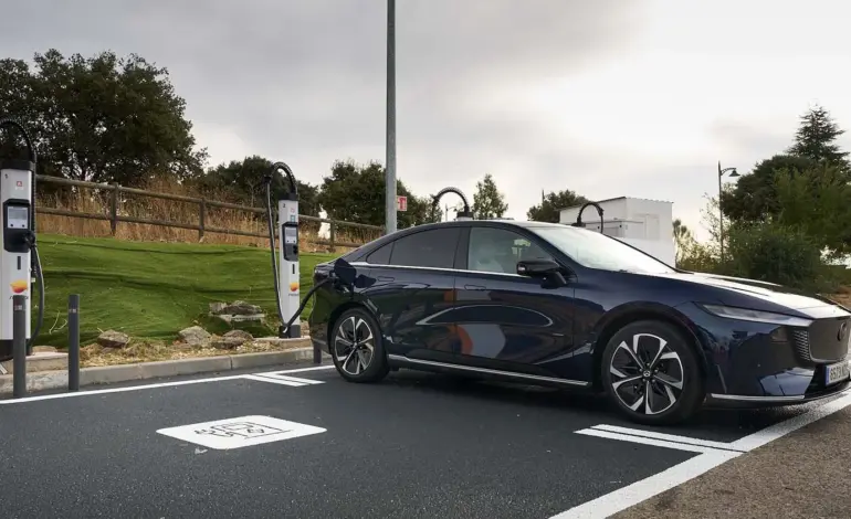 Mazda y Repsol sellan una alianza para acelerar la movilidad eléctrica con ventajas para sus clientes