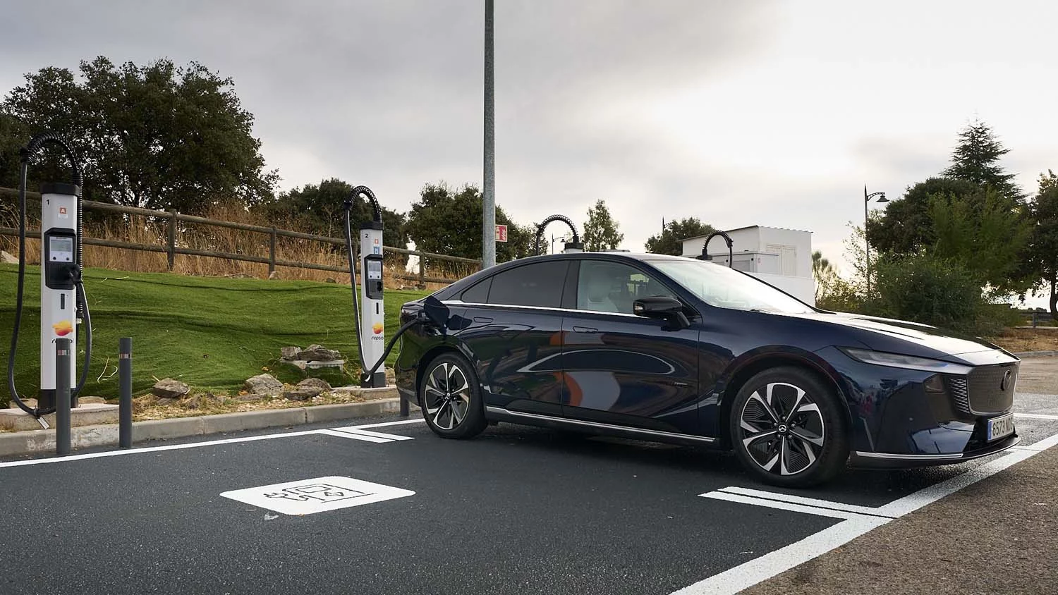 Mazda y Repsol sellan una alianza para acelerar la movilidad eléctrica con ventajas para sus clientes