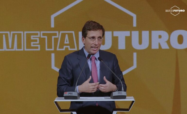 Almeida elogia el papel del rey Juan Carlos en la Transición frente a los que «hablan del 20N»: «Nos trajo la democracia»