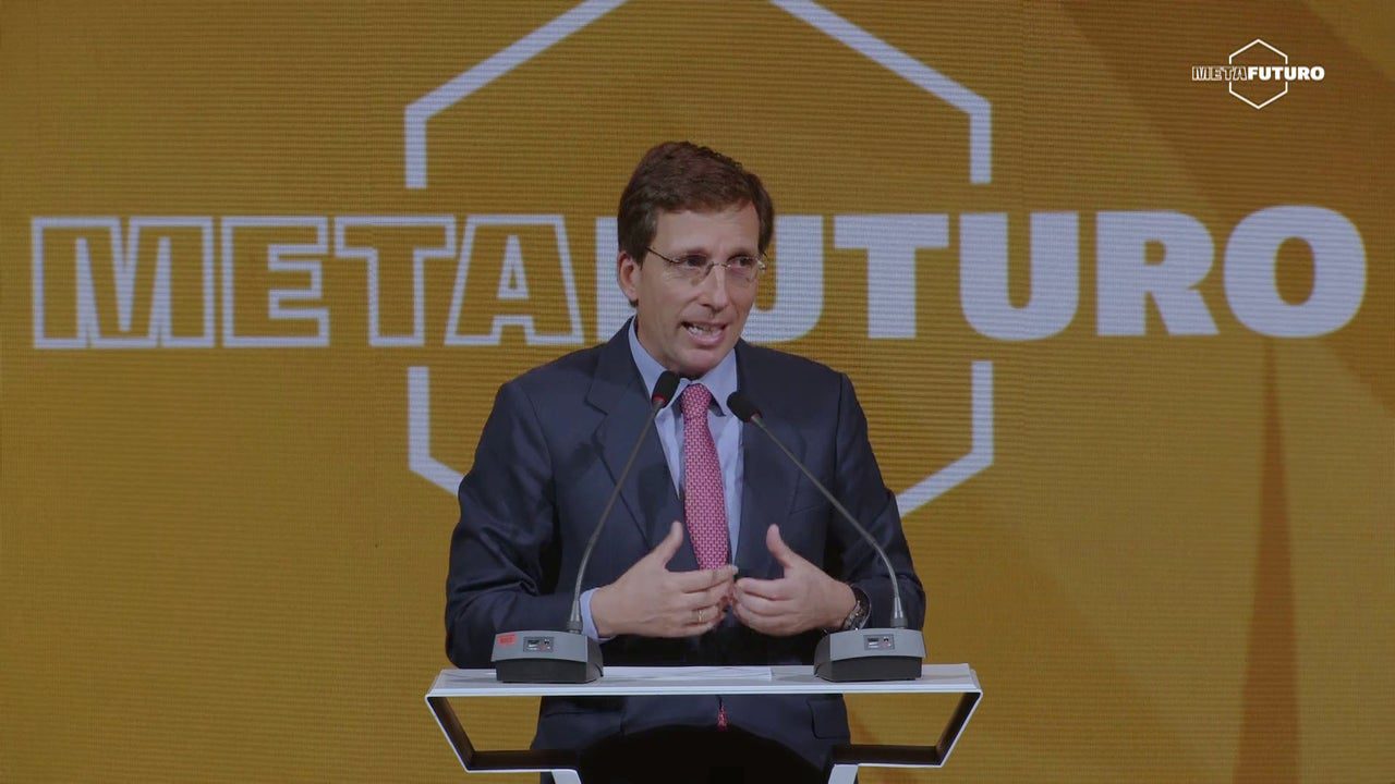 Almeida elogia el papel del rey Juan Carlos en la Transición frente a los que «hablan del 20N»: «Nos trajo la democracia»