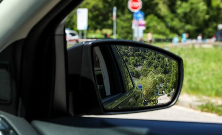 Descubre cuántos ángulos muertos tiene tu coche y cómo reducir sus riesgos 
