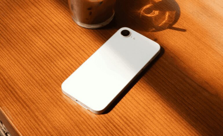 Amazon se anticipa al Black Friday dejando este iPhone con Apple Intelligence por menos de 600 €