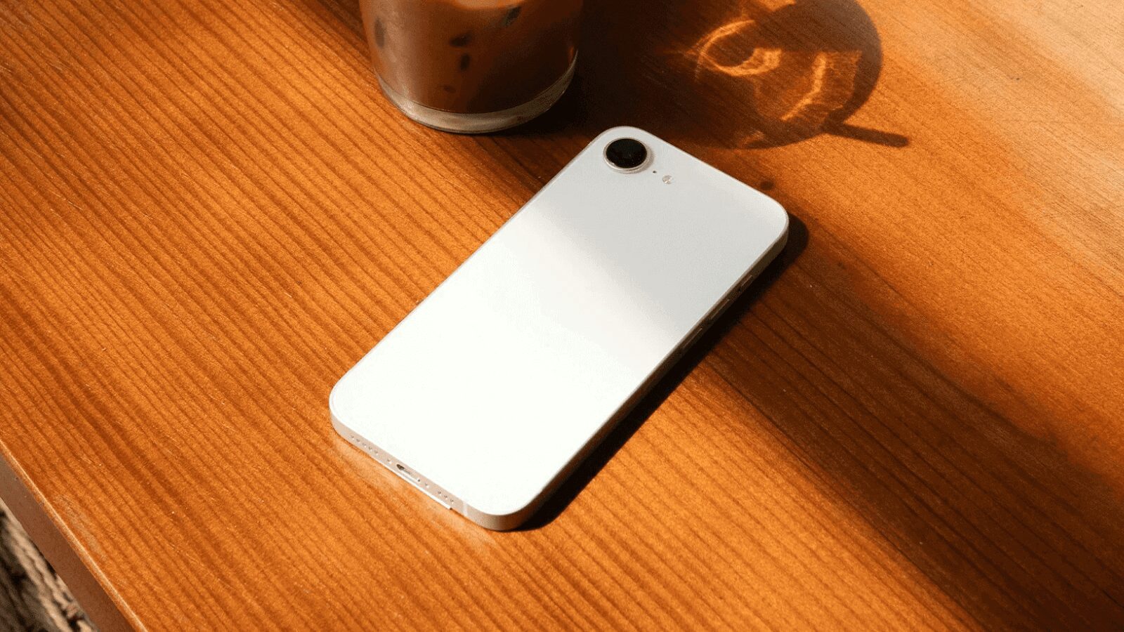 Amazon se anticipa al Black Friday dejando este iPhone con Apple Intelligence por menos de 600 €