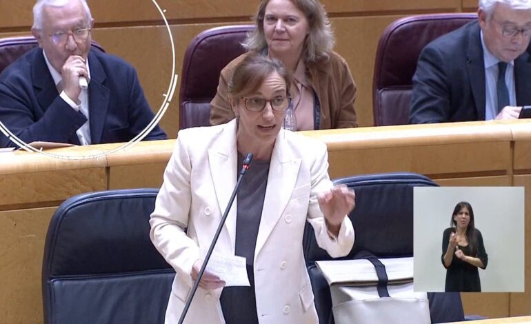 Pillan al senador Javier Arenas vapeando en pleno Senado