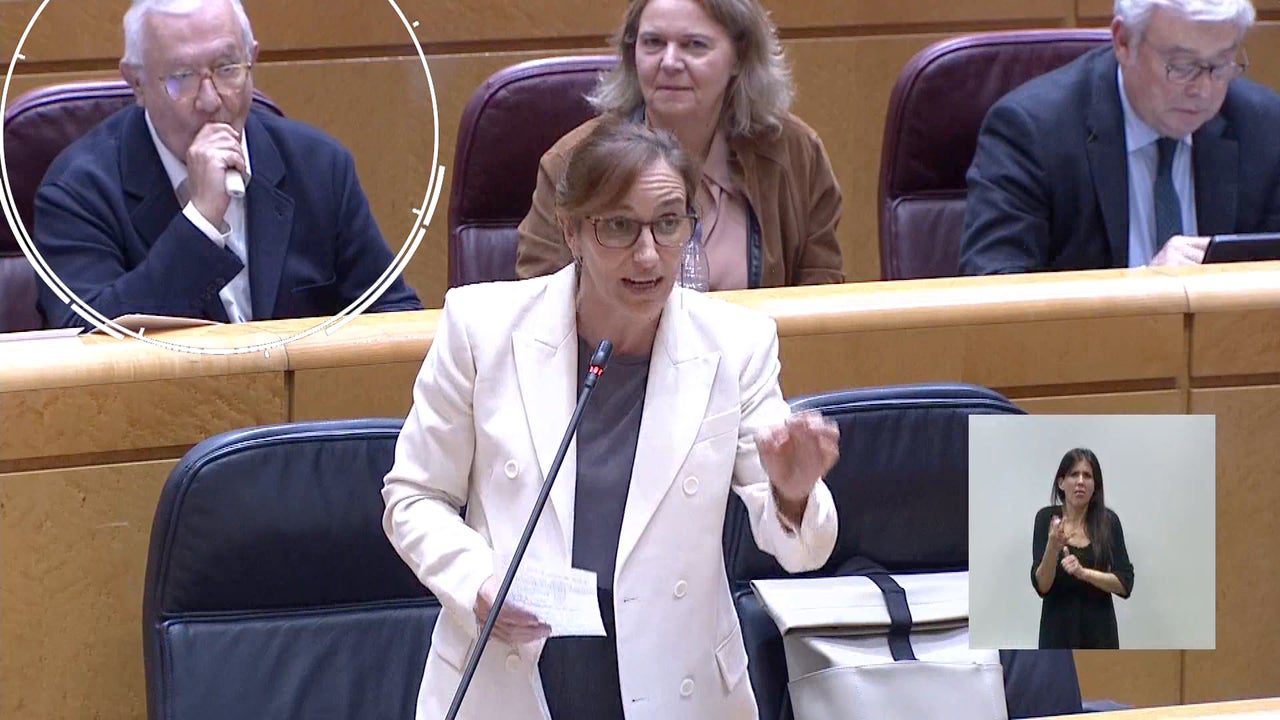 Pillan al senador Javier Arenas vapeando en pleno Senado