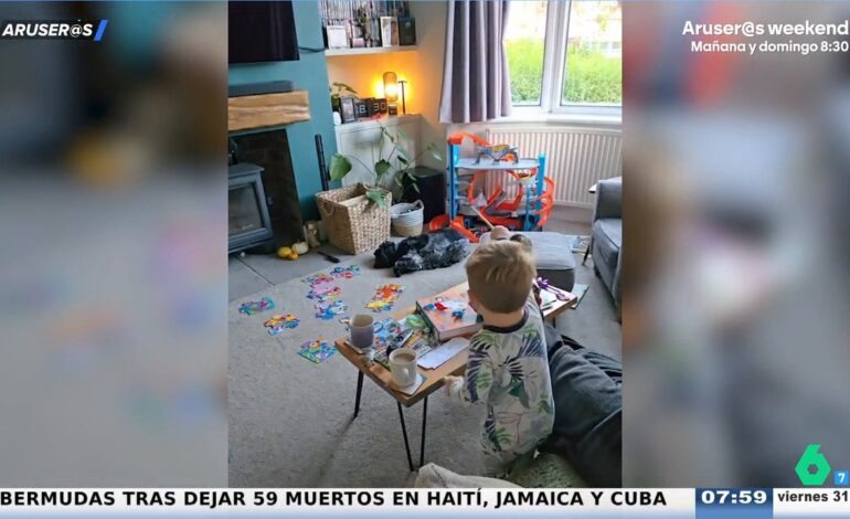 El tierno gesto de un padre al hacer creer a su hijo que tiene poderes mágicos