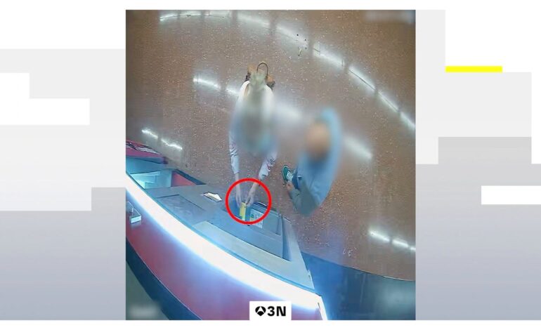 Así estafó 2.000 euros en el metro de Barcelona fingiendo ayudar a los usuarios