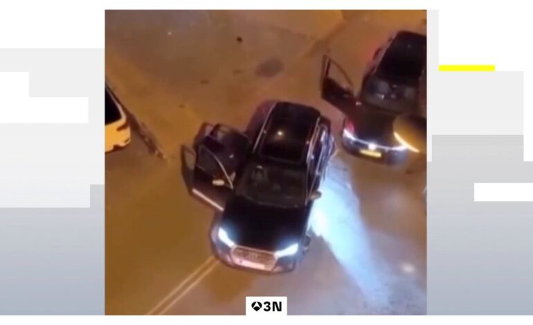 Se liaron a tiros y el coche quedó destrozado