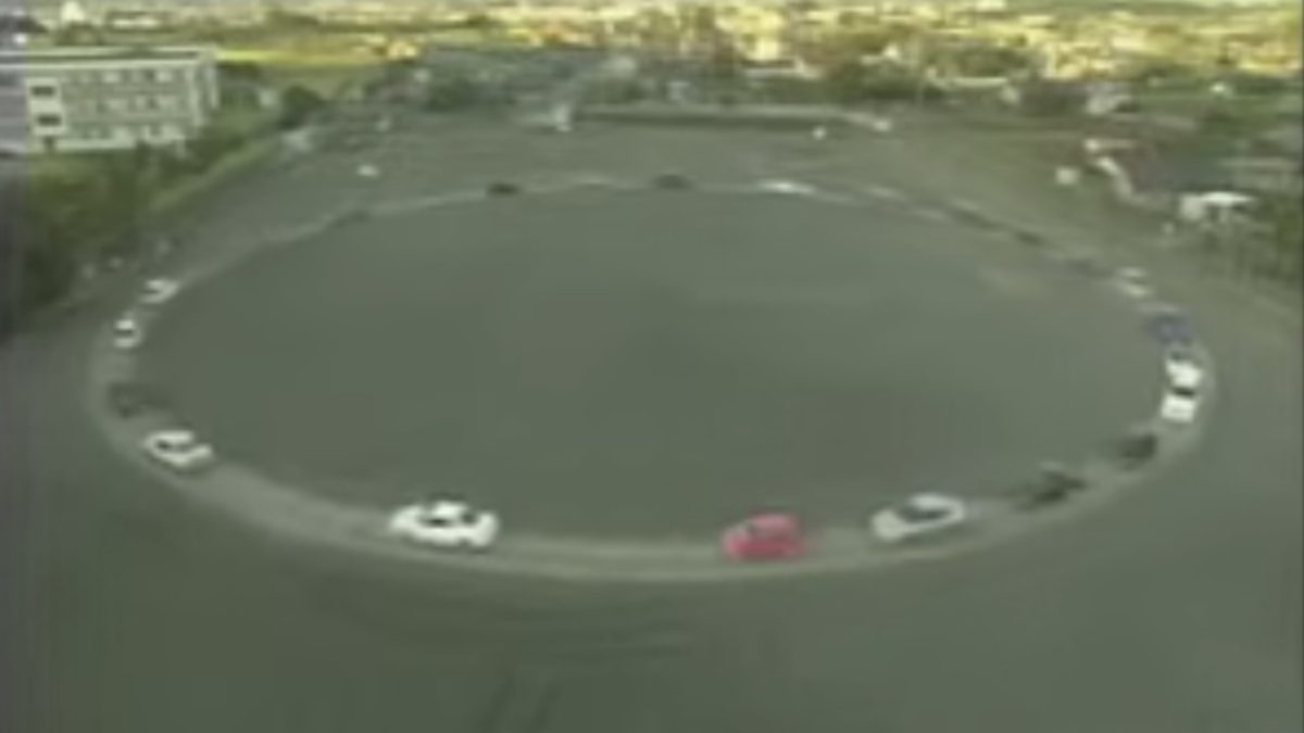 este vídeo viral demuestra por qué se producen los atascos