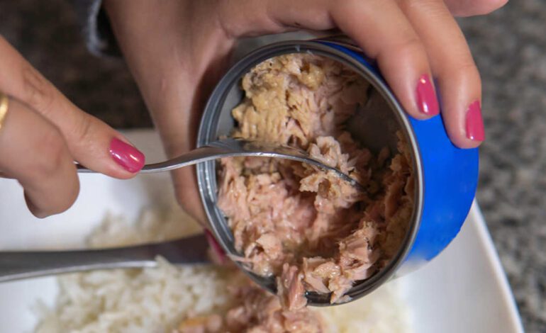 ¿Comes atún en lata? Nutricionistas advierten sobre su consumo frecuente y qué medidas tomar