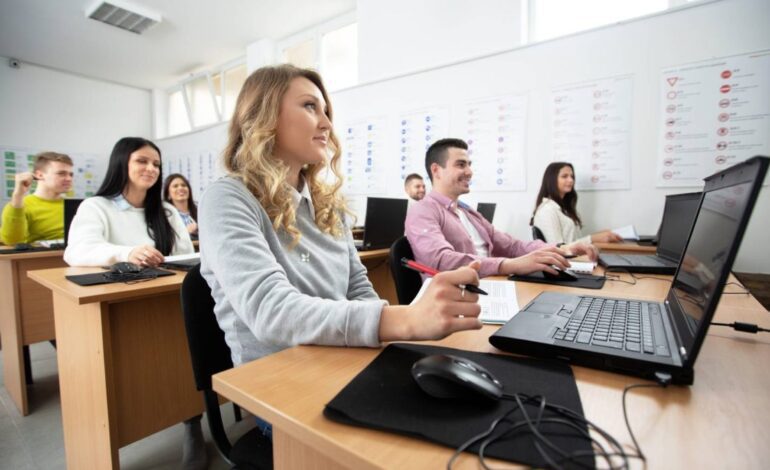 Un hombre bate el récord de suspensos en el examen teórico del carnet de conducir: la cifra es difícil de asumir