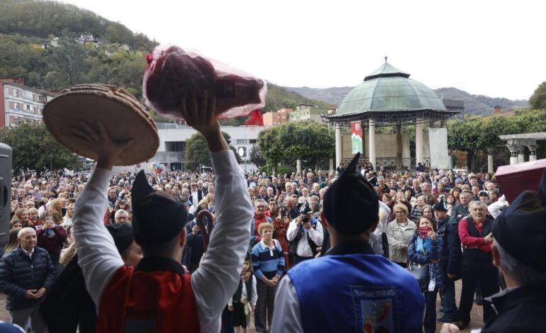 DESAPARECIDO MOREDA | Susto en la fiesta de San Martín en Aller: cayó a un zarzal, se golpeó la cabeza con una piedra y fue rescatado tres horas después, de madrugada, al borde la hipotermia