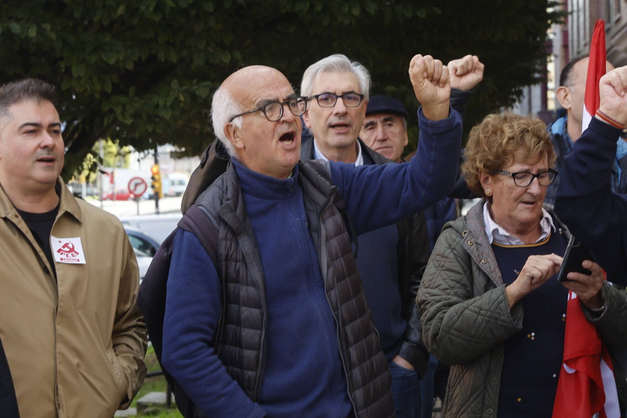 Ofrenda floral en la placa dedicada a "La Pasiflora". Organizan IU y CC OO y estará la nieta.