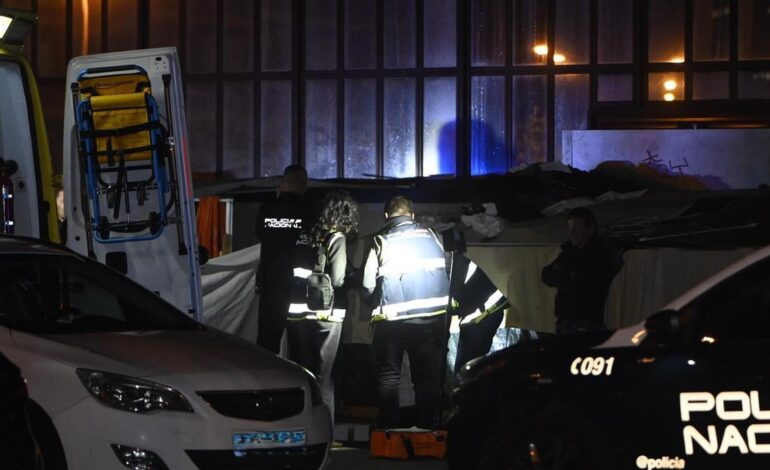 Llama a la Policía que mataron a Roberto, está lleno de sangre