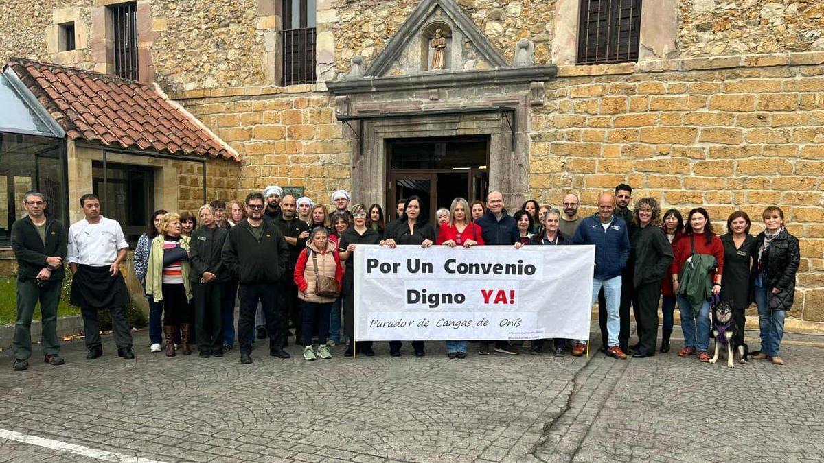 MANIFESTACIÓN PARADORES | Protesta de los trabajadores del Parador de Turismo de Cangas de Onís: estas son sus razones