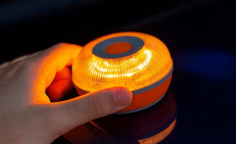 Estas 3 balizas V16 homologadas por la DGT te cuestan menos de 35 euros en Amazon y PcComponentes