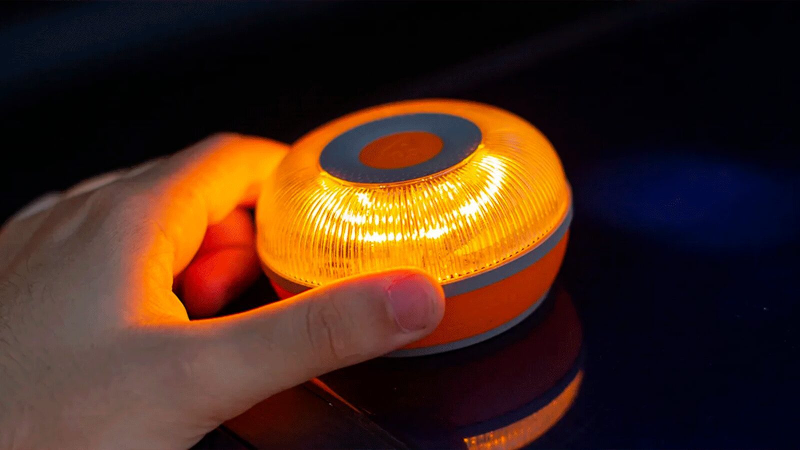 Estas 3 balizas V16 homologadas por la DGT te cuestan menos de 35 euros en Amazon y PcComponentes