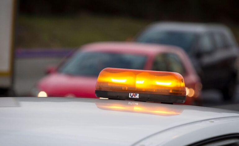 Nuevo sablazo de la DGT: multa de 200 euros por no llevar la baliza V-16 a partir de 2026