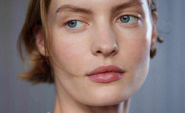 Bálsamos de labios: los mejores con (o sin) color para un acabado luminoso e hidratado