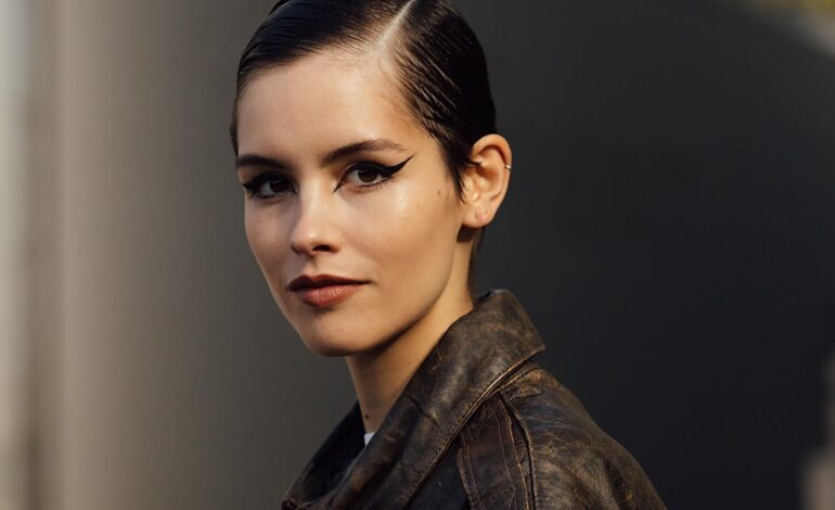 Esta base de maquillaje antiedad de farmacia con protector solar es la favorita de mi madre de 60 años y la mía