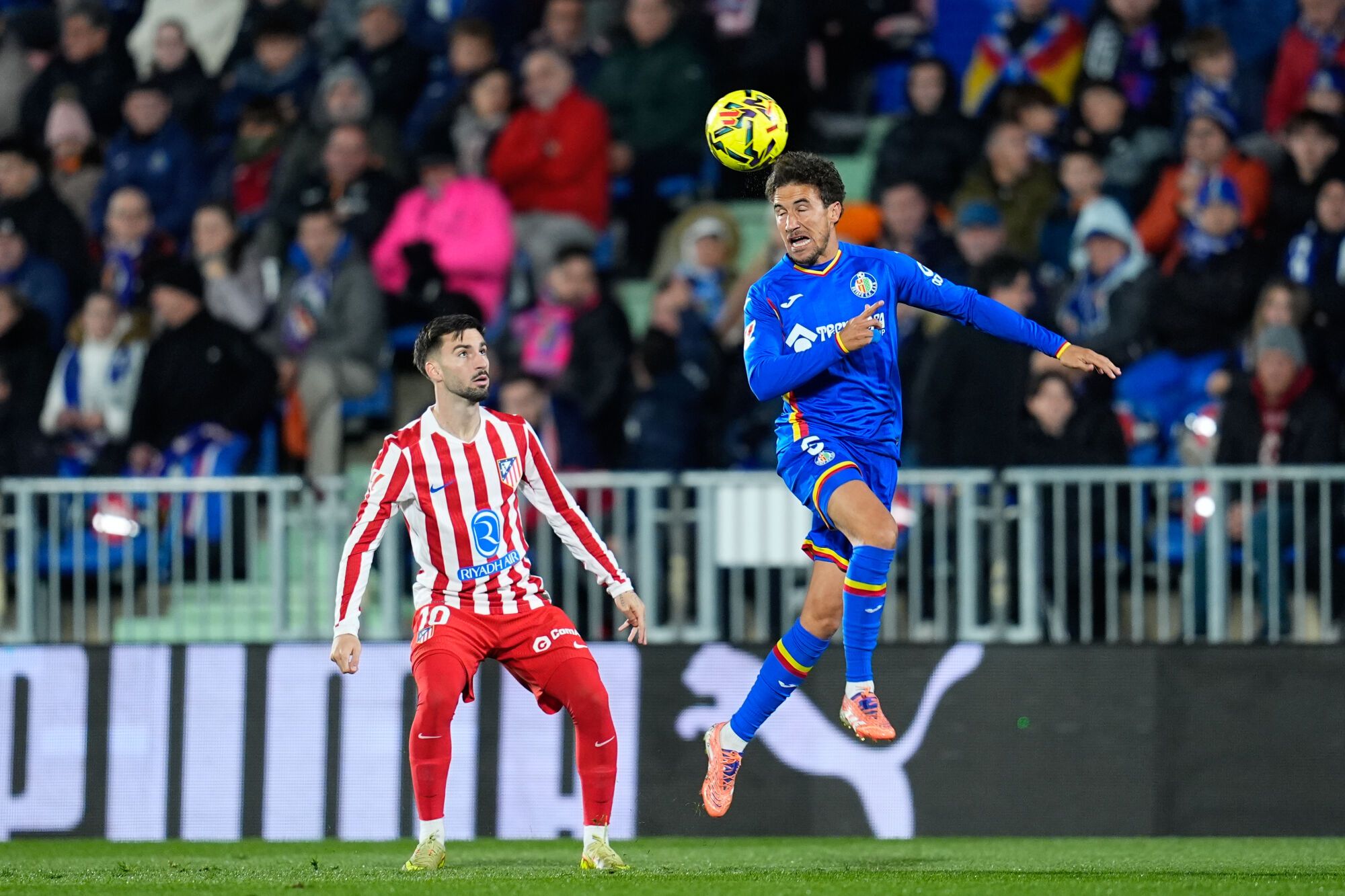 Luis Milla del Getafe CF en acción durante la Liga Española, LaLiga EA Sports, partido de fútbol jugado entre el Getafe CF y el Atlético de Madrid en el estadio Coliseum de Getafe el 23 de noviembre de 2025, en Getafe, España. AFP7 23/11/2025 SÓLO PARA USO EN ESPAÑA. Dennis Agyeman / AFP7 / Europa Press;2025;FÚTBOL;ESPAÑA;DEPORTE;ZSOCCER;ZSPORT;Getafe CF v Atlético de Madrid - LaLiga EA Sports;