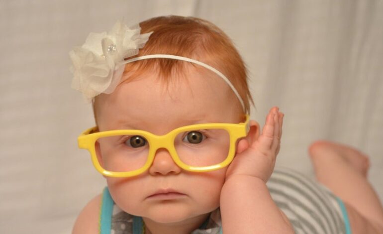 Explican cómo los bebés aprenden a ver después de nacer ciegos por cataratas