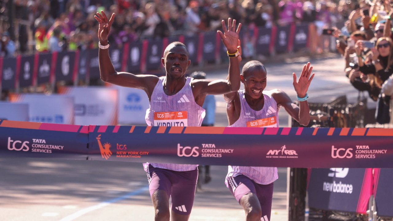 casi se necesitó foto finish entre Benson Kipruto y Alexander Mutiso