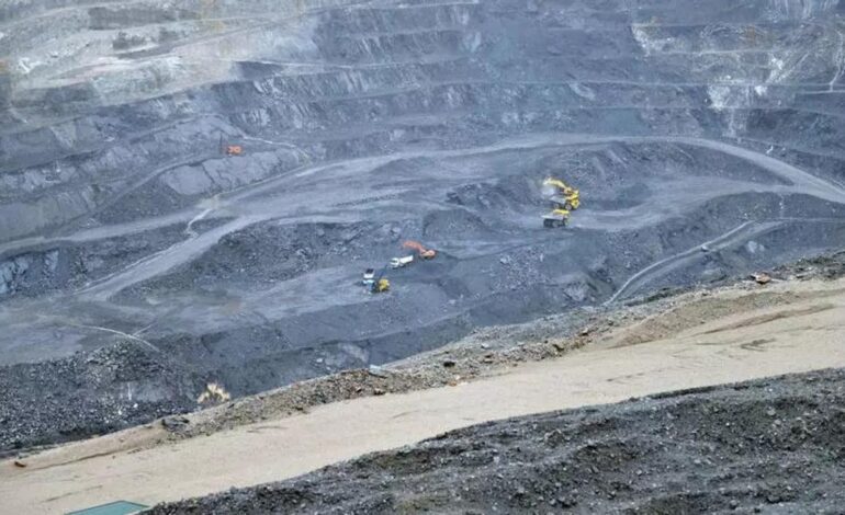 Dos socios del empresario de la Mina de Cerredo, condenados a dos años de cárcel por comprar 15.000 toneladas de carbón a una empresa de Avilés, no pagarlo y hacer desaparecer el material