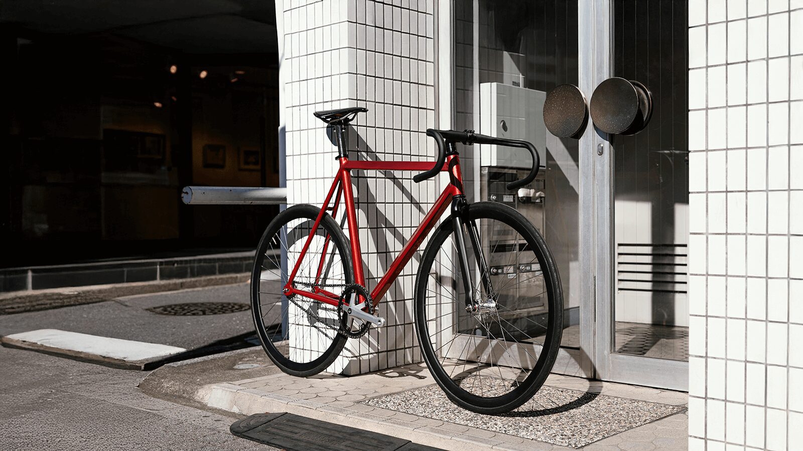 ¿Puedo dejar la bicicleta en el pasillo de mi comunidad? La ley es clara y podrías tener problemas