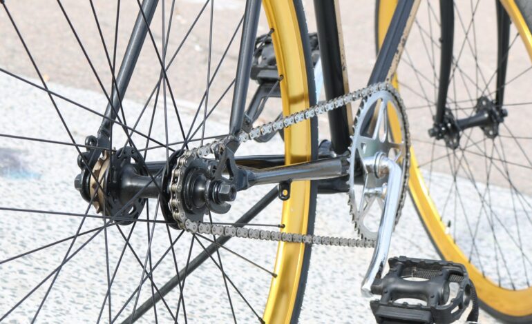 Más de 100 bicicletas “olvidadas” desde 2012 esperan a su dueño en un depósito policial de Vilafranca