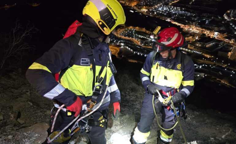 Misterioso rescate de un vehículo sin ocupantes tras caer por un barranco en el sur de Gran Canaria