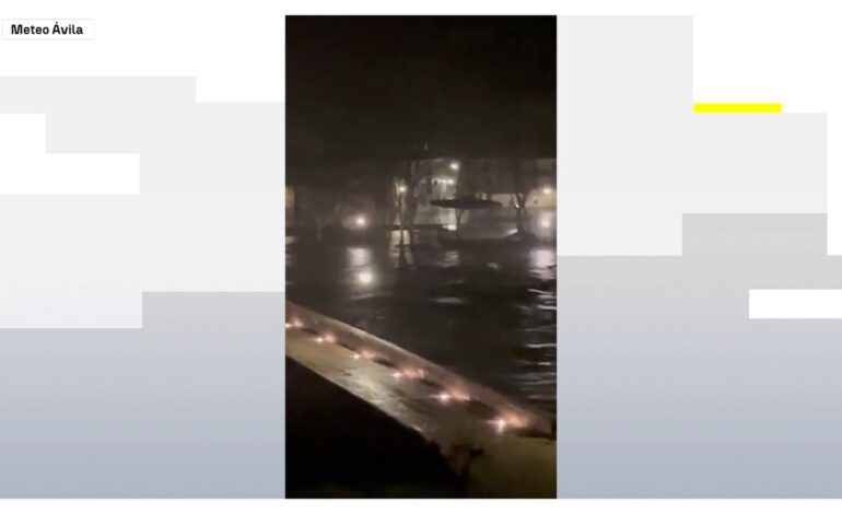 el río Tormes se desborda a su paso por El Barco