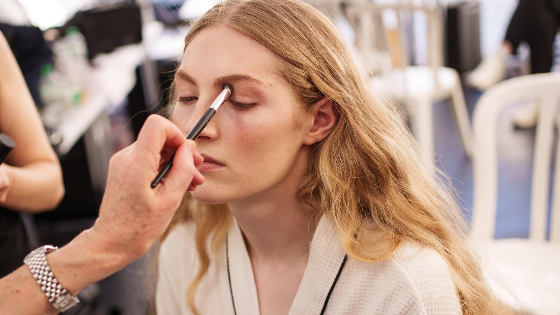 Las mejores brochas para un maquillaje de ojos perfecto: cuál elegir según el acabado