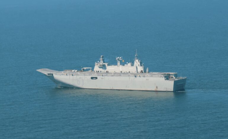 Así es el buque portaviones modernizado que la Armada pone a flote en noviembre