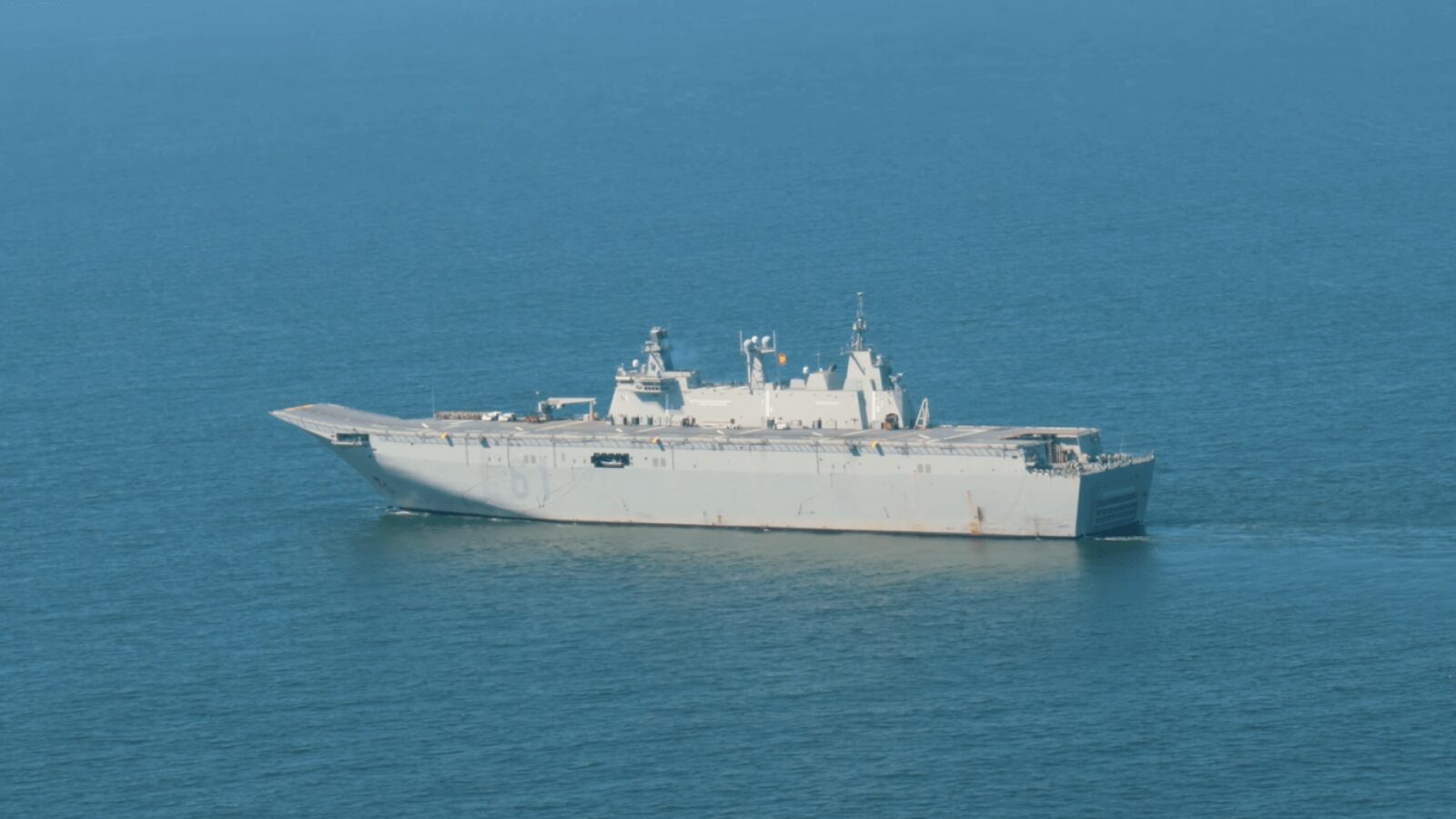 Así es el buque portaviones modernizado que la Armada pone a flote en noviembre