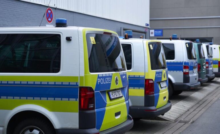 Detenido un sospechoso de pintar esvásticas con su propia sangre en coches y paredes en Alemania