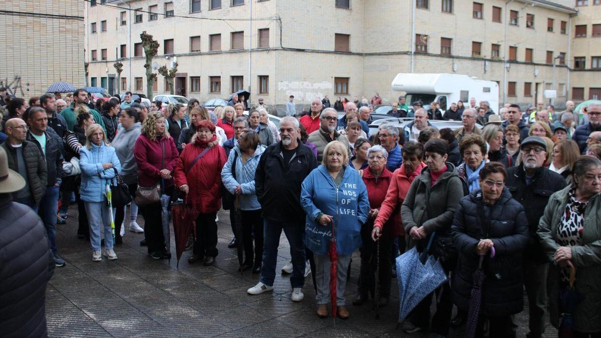 PALIZA MORTAL LAVIANA | El Ayuntamiento de Laviana, firme contra la violencia: condena unánime contra el crimen de «Lupo» y unión a la «indignación social»