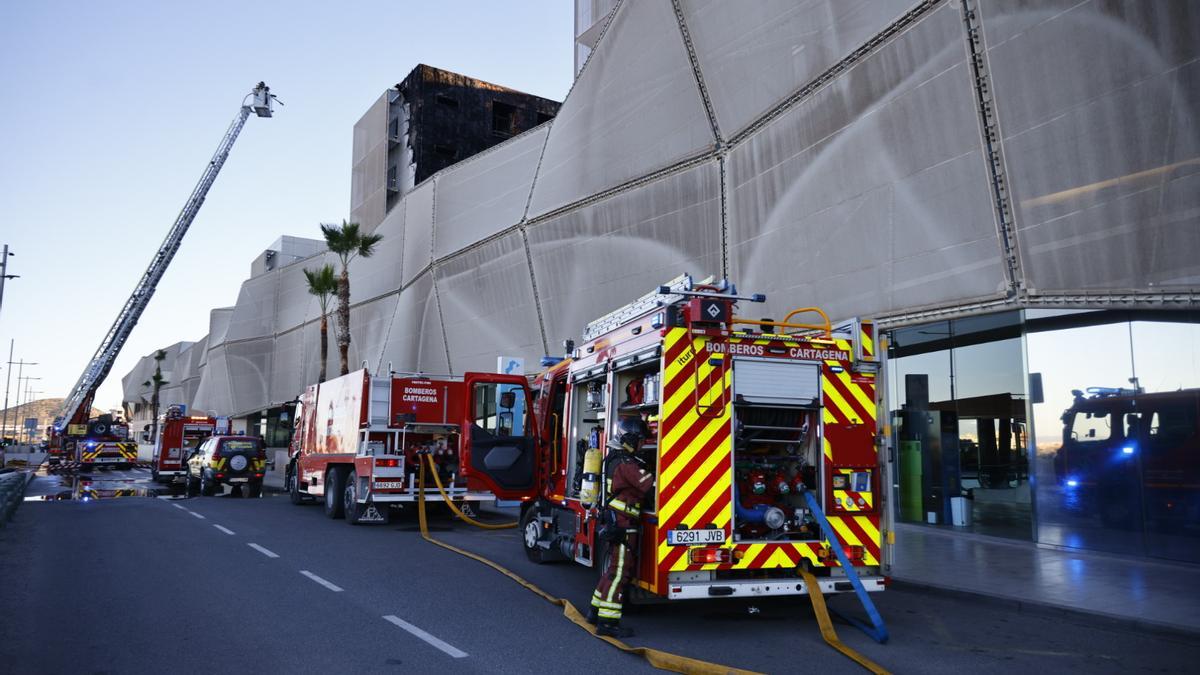 INCENDIO DE CARTAGENA | Investigan si una colilla mal apagada fue el origen del incendio del Santa Lucía