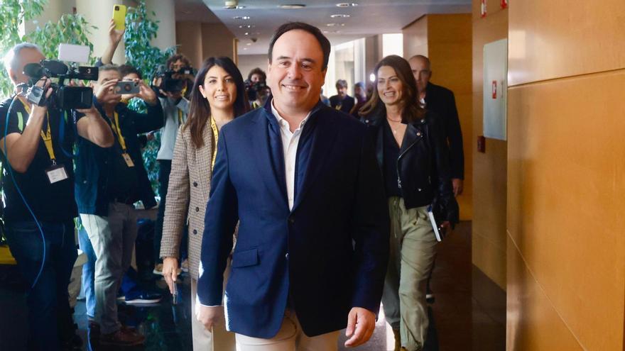 PÉREZ LLORCA | El candidato a la presidencia de la Generalitat Valenciana evita el ‘paseíllo’ a su llegada al juzgado y entra por el garaje