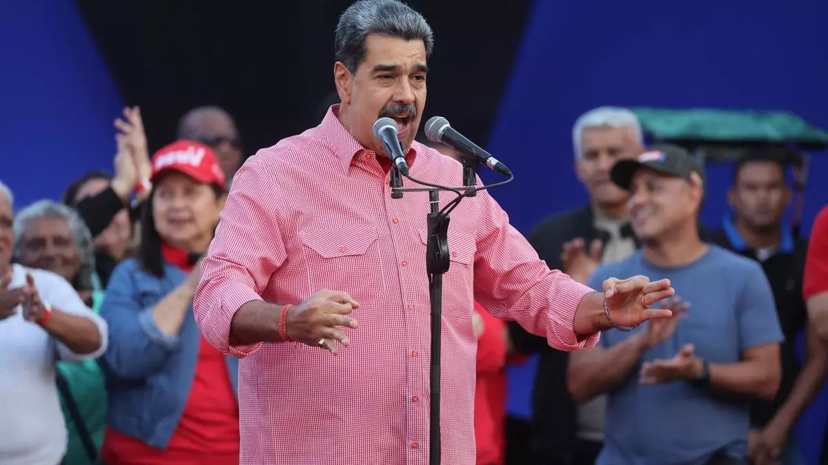 Nicolás Maduro comienza a cantar 'Imagine' de John Lennon